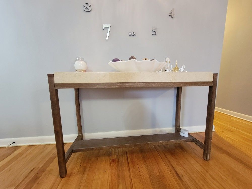 SOFA/ENTRY TABLE
