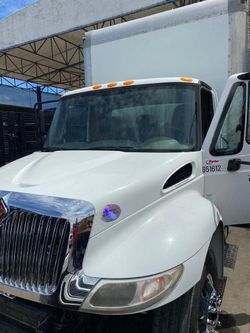2016 Box Truck 26’ For Sale