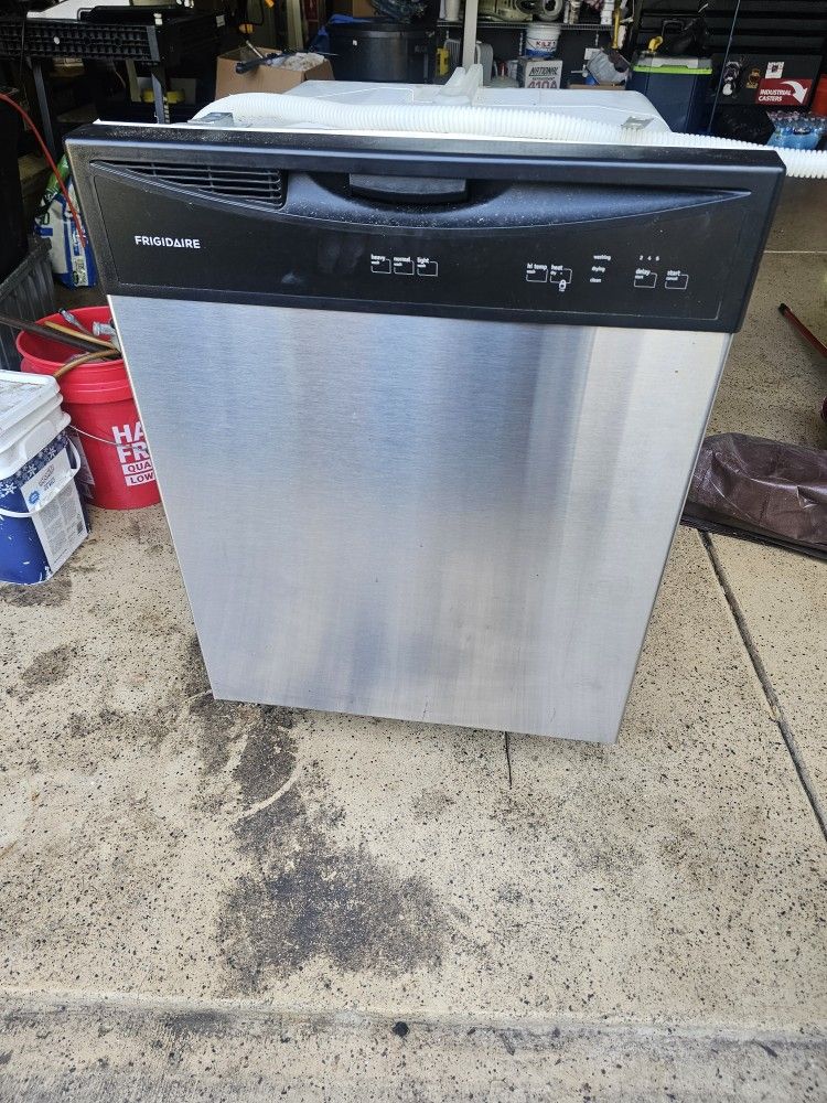 Dishwasher in Stainless Steel
