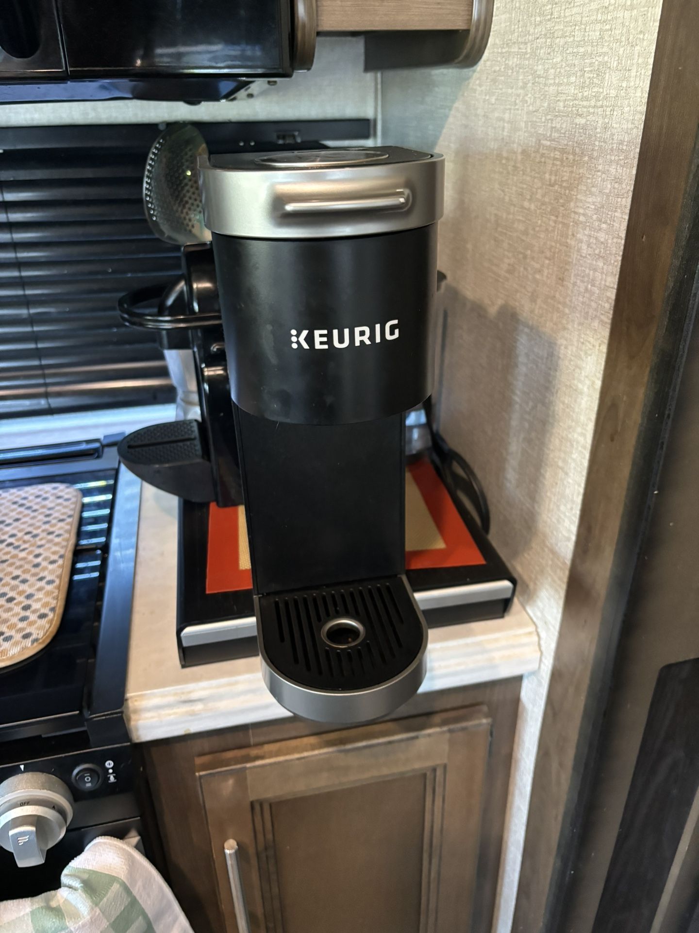 Keurig K-slim And Drawer