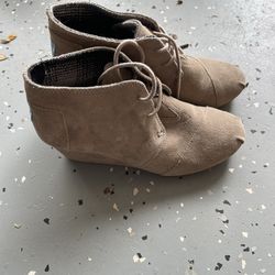 Tom’s shoes