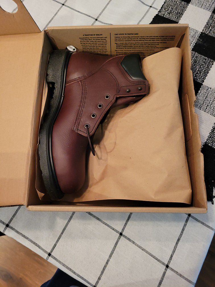 Red Wing Boots New/ Never Worn Men's  Size 11. 