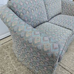 CAN DELIVER- Loveseat Excellent Condition and Comfortable, Living Room Furniture