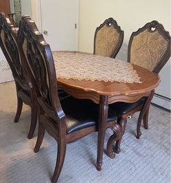 Nice Dining set table and four chairs