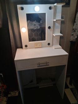 Vanity Make-Up Desk