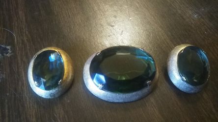 Vintage Emerald Brouch and clip on earrings