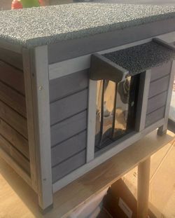 Dog/cat house