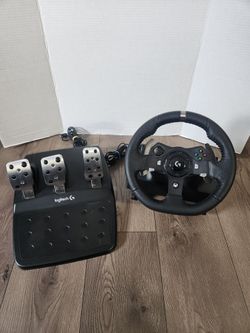 Logitech G920 Driving Force Racing Wheel and Pedals