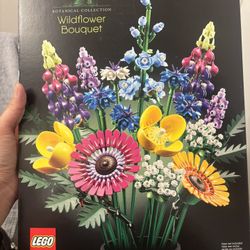 Lego Wildflower Bouquet Unopened 