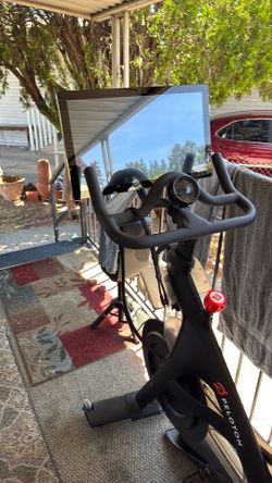 Pelaton Bike Exercise (USED)