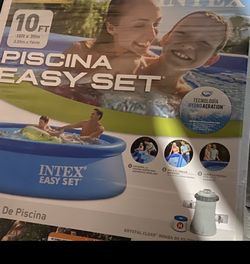 Swimming pool 10ft x 30in Comes with a pump, filter and cover