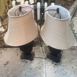 Corner antic table lamos