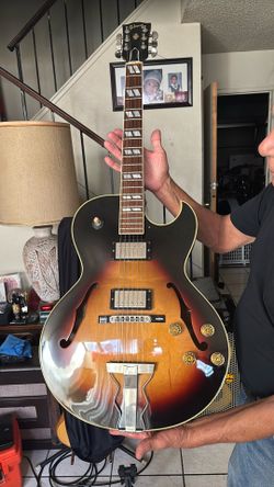 Gibson Model Es 175 Steve Howe (Yes) Model 2005 Sunburst Original Gibson Very Good Condition $3800