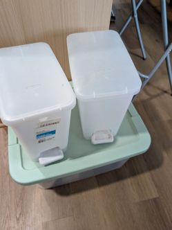 Step on wastebasket x 2