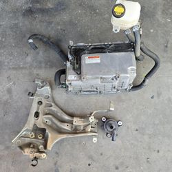 2010 - 2015 Toyota Prius inverter/coolant pump/coolant reservoir/brqckey