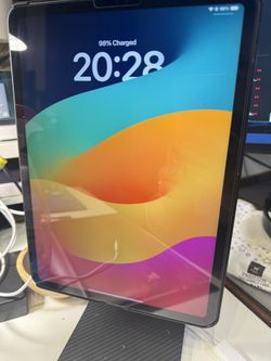 Apple iPad Pro 11 3rd Gen 128Gb with Pitaka Case and Wireless Charging stand