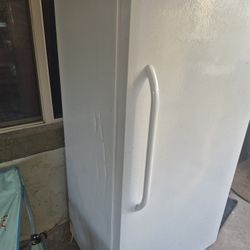 Refrigerador 2ft4" X2ft10" X5ft7"