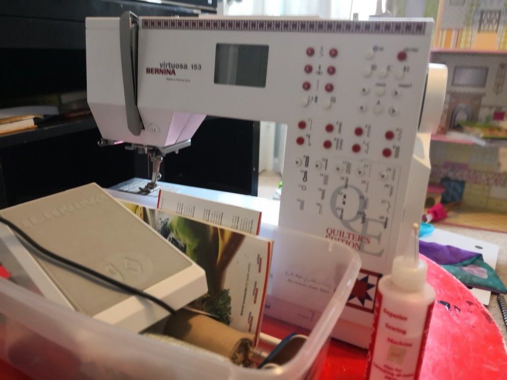 Bernina 153 QE Alex Anderson classic edition for Sale in Riverview, FL