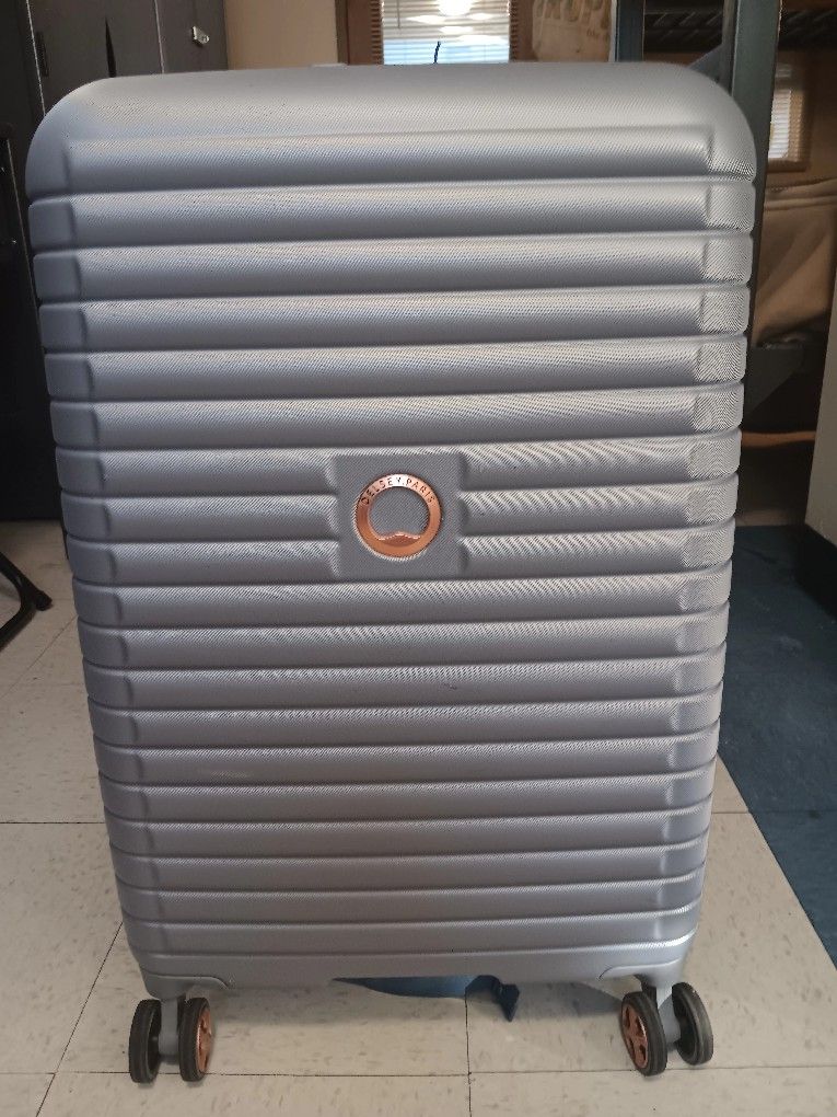 Delsey PARIS 24" Suitcase Expandable Spinner Upright Luggage Original Price $550