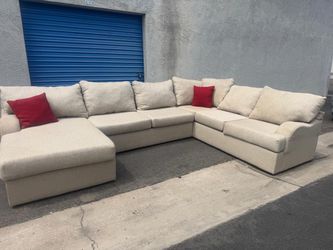 Comfortable huge sectional couch 🛋️ light gray ,