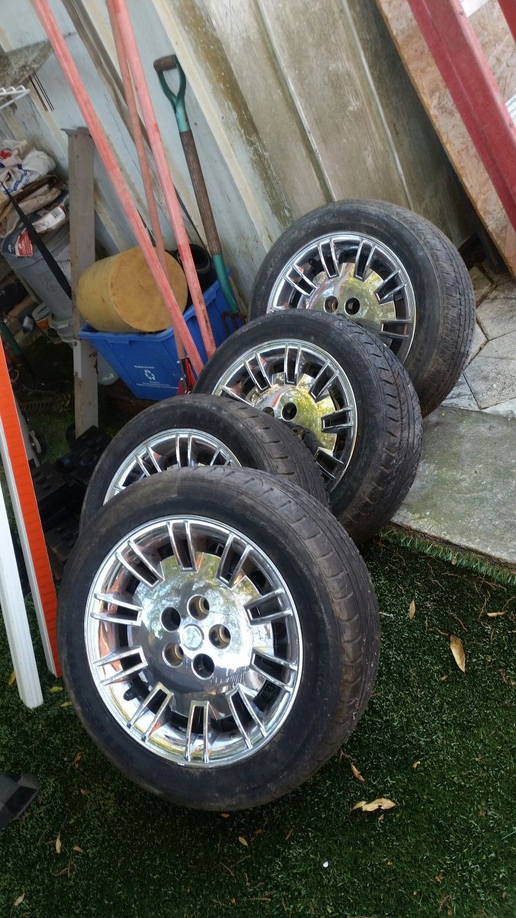 Máquina de hacer ejercicio y 4 llantas
