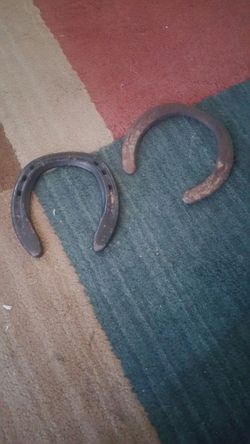 2 horse shoes real old