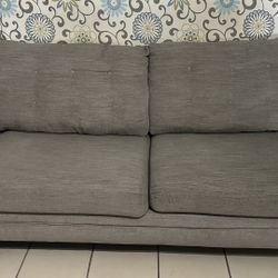 Sofa Couch 6ft 7in length 👉🏼one leg needs tightening or something 