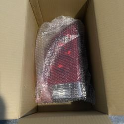 2005-2015 Nissan Armada Driver Left Side With 4 Light Bulbs OEM