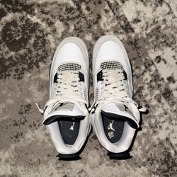 JORDAN  4 MILITARY BLACK SIZE 9.5