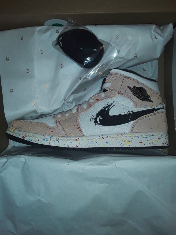 New In Box Sz 11