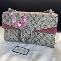 𝐆𝐔𝐂𝐂𝐈 Beige/Pink GG Supreme Blooms Coated Canvas Small 𝐃𝐢𝐨𝐧𝐲𝐬𝐮𝐬 Shoulder Bag