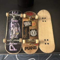 Tech decks and fingerboards