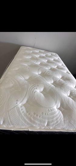 Twin mattress