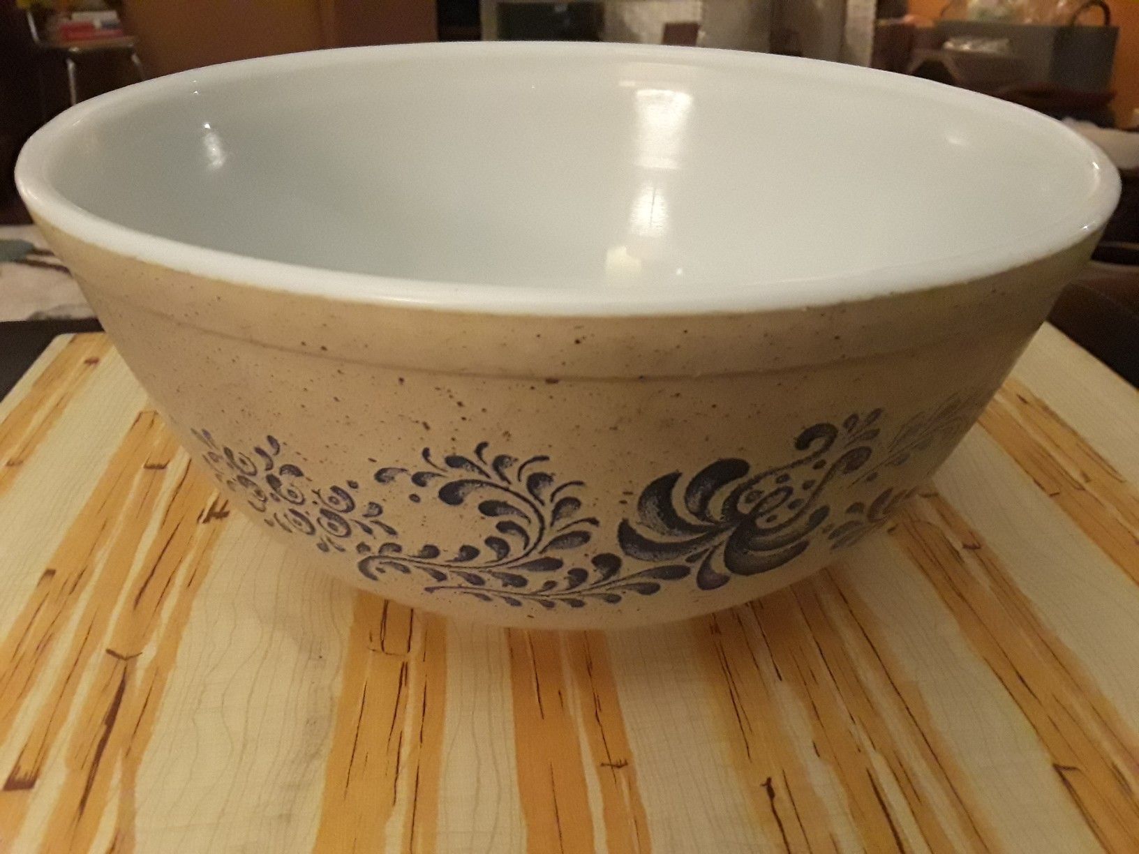 Vintage Pyrex Blue Homestead mixing bowl. 2.5 qt bowl, blue homestead 403