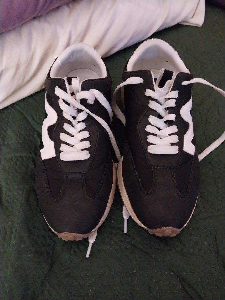 Lady's Steve Madden Shoes Size 8.5 40 Dollars 