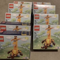 🎄🎁 ~GREAT GIFT~   TOYS R US EXCLUSIVE GEOFFREY LEGO SET #40228 ONLY 5 LEFT(NO LONGER MADE)  