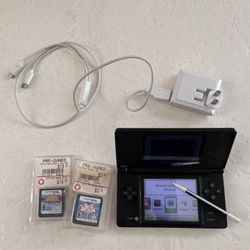 Nintendo DSi with 3 Games