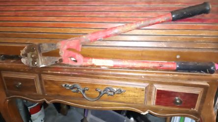 Large bolt cutters