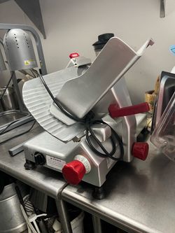 Deli meat slicer