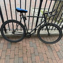 Fixie bike with brooks seat