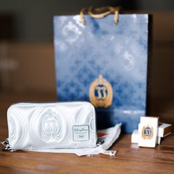 Brand New Disneyland Club 33 Lug Wallet 