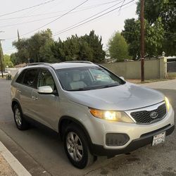 2013 Kia Sorento LX – V6 AWD – 3rd Row 