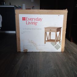 V-frame End Table