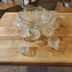 Punch Bowl With 12 Serving Cups & a Plastic Ladel