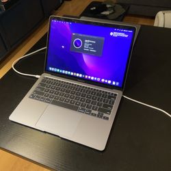 2020 Macbook Air M1, Perfect Condition Low Usage 3 Cycle On The Battery! Basically Brand New, But Not In The Box
