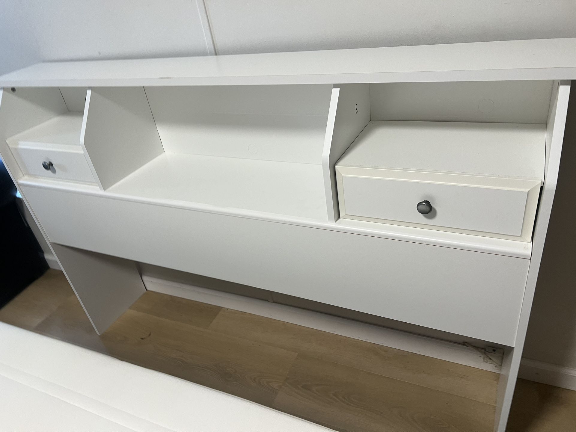 ✨ Queen Headboard w/ Shelves + Drawers – White – $50