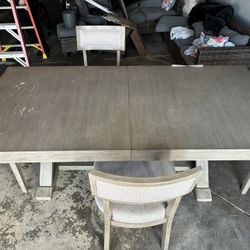 Table with 4 Chairs