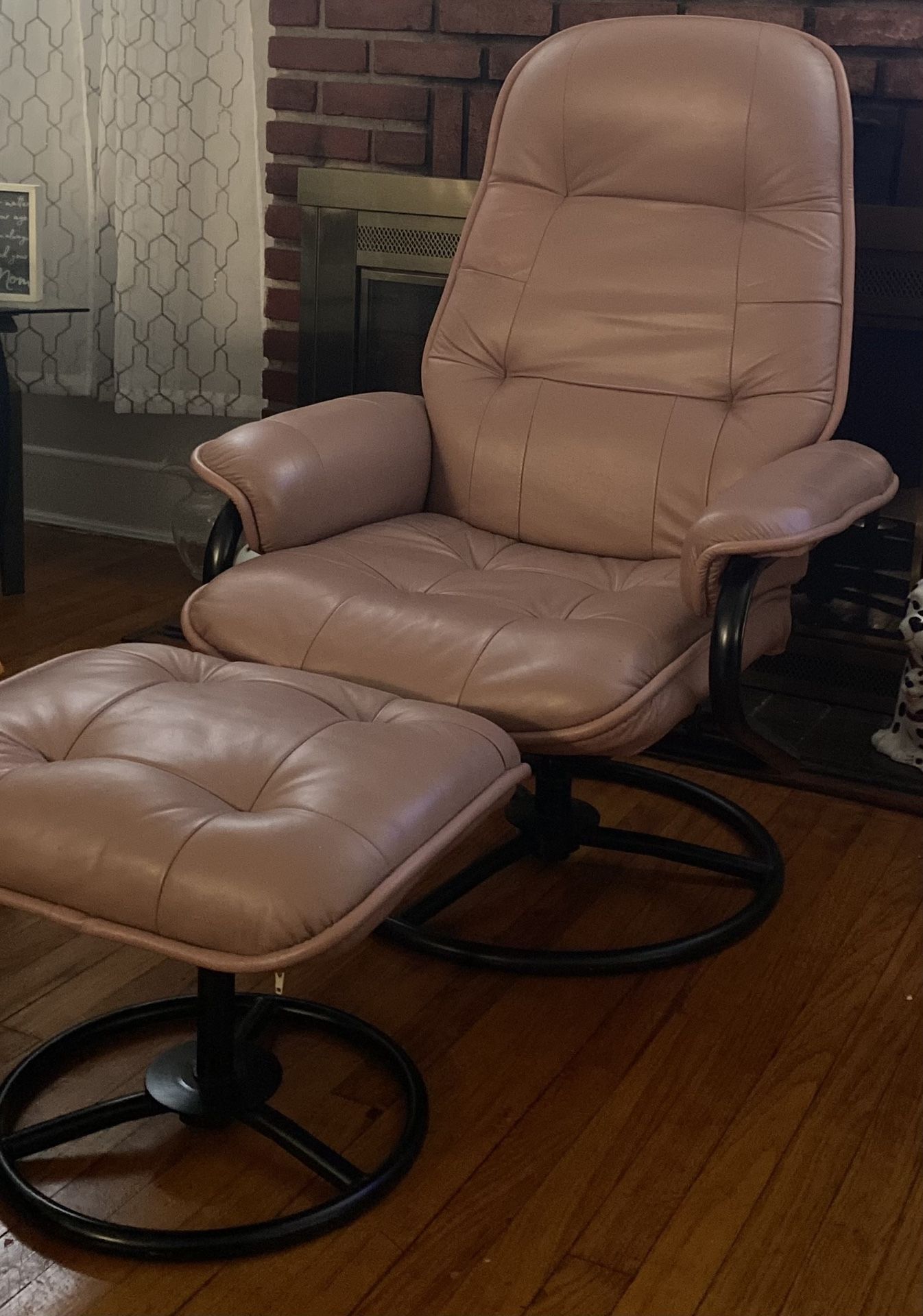 Chair With Ottoman