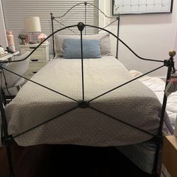 1890s Victorian Iron Bed