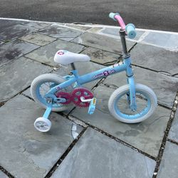 Huffy kids Girls Bike and Radio Flyer Scooter